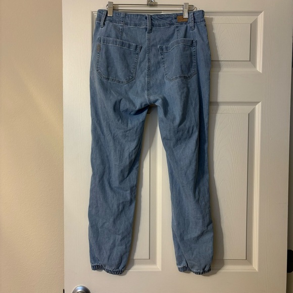 Paige Pleated Mayslie Double Button Jogger Jeans, size 27 - Picture 4 of 16